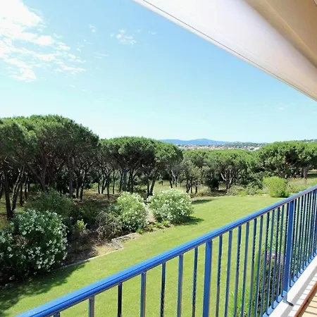 - 3 Bedroom Apartment, Air Conditioned, Outdoor Terrace, Swimming Pool Apartman Sainte-Maxime