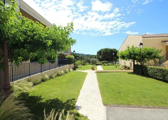 - 3 Bedroom Apartment, Air Conditioned, Outdoor Terrace, Swimming Pool * Sainte-Maxime