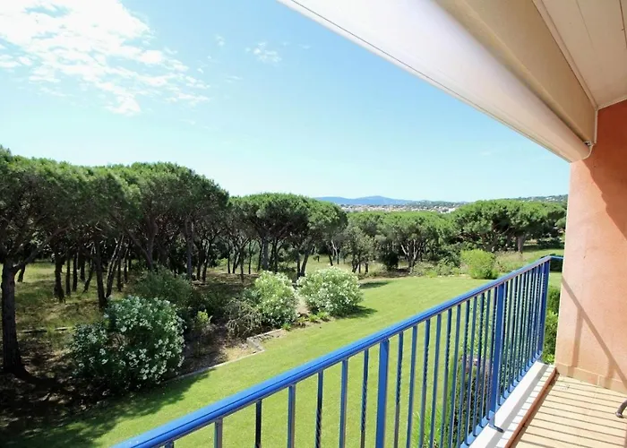 - 3 Bedroom Apartment, Air Conditioned, Outdoor Terrace, Swimming Pool Apartman Sainte-Maxime